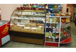 Різниця між холодильними вітринами для демонстрації хлібобулочних і кондитерських виробів та звичайними